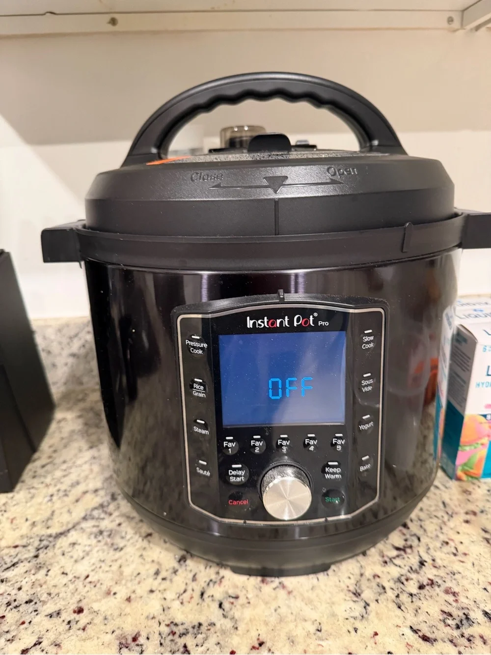 Instant Pot Pro Multi‑Cooker in Black 8 Qt